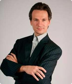 Михайло Комар — засновник, керівник і педагог-експерт НУМ